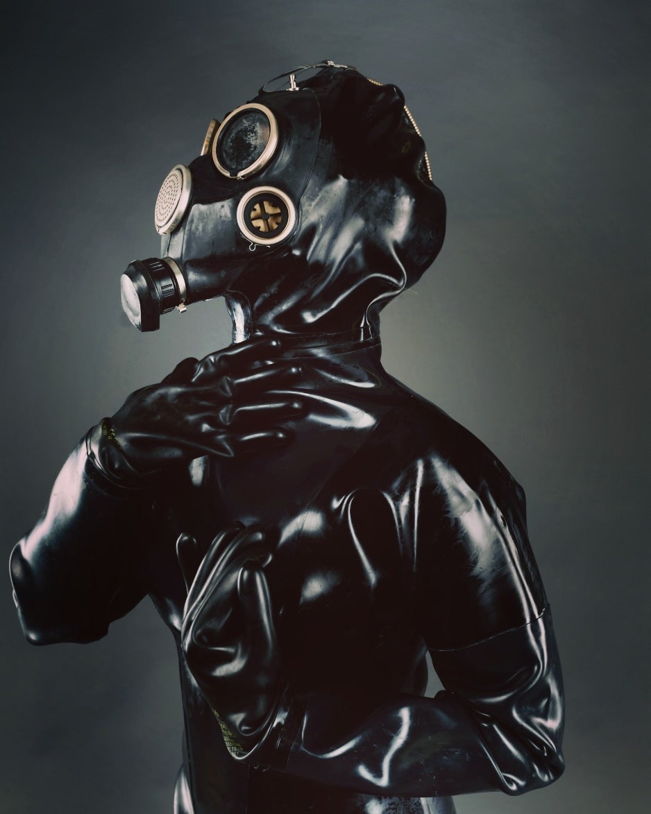 Want To Worship My Heels ? Since Doing My Sub Service I’ve Been Lured More And More Into The Domme Mentality And Love Being Worshipped Let’s Just Say I Am A Rewarding Dominatrix When My Subs Behave I Lost My Layer Virginity The Other Day On A Photoshoot With A MD Latex 3mm Suit And Gas Mask X