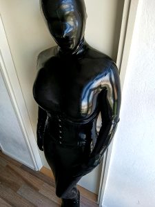 Being Faceless And Shiny Is Just Perfect!