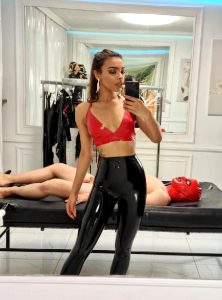 Just A Second Before Fun Had Startet 😈💦 How Do You Like Me In Latex Leggings And Bra?