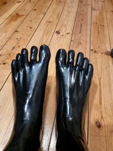 My First Pair Of Rubber – Toesocks 🖤