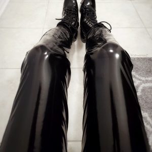 My Super Shiny Tight Leggings 🖤