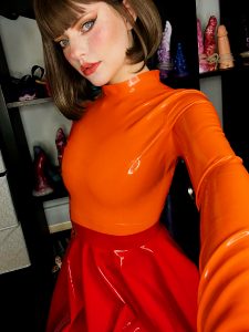 Orange And Red Latex Is The Perfect Match! 🧡❤️