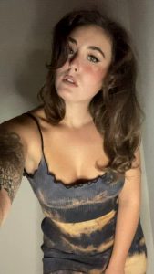 Verified user @rubber_scarlett'