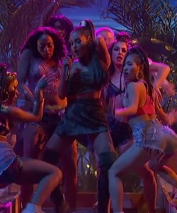 Ariana Grande AMA Gif