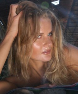 Julie – The Factory