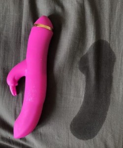 Squirt Mark After Masturbating Was The Perfect Shape