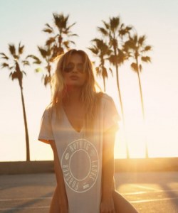 Looks Llke Ve Missed A Spot Maybe You Can Finish Shining Me Up